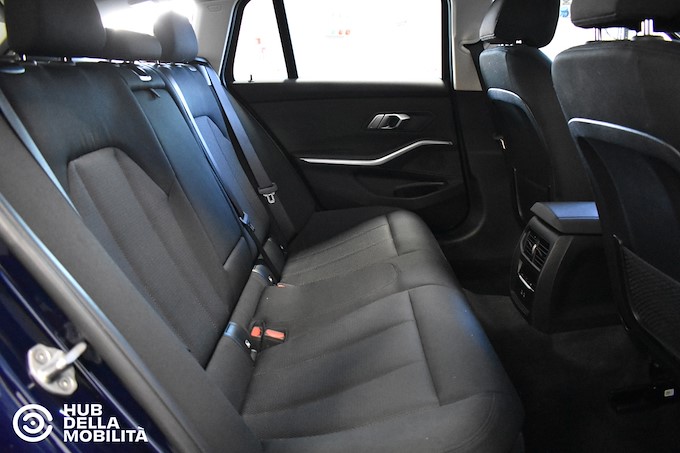 BMW 318d 48V Touring Business Advantage